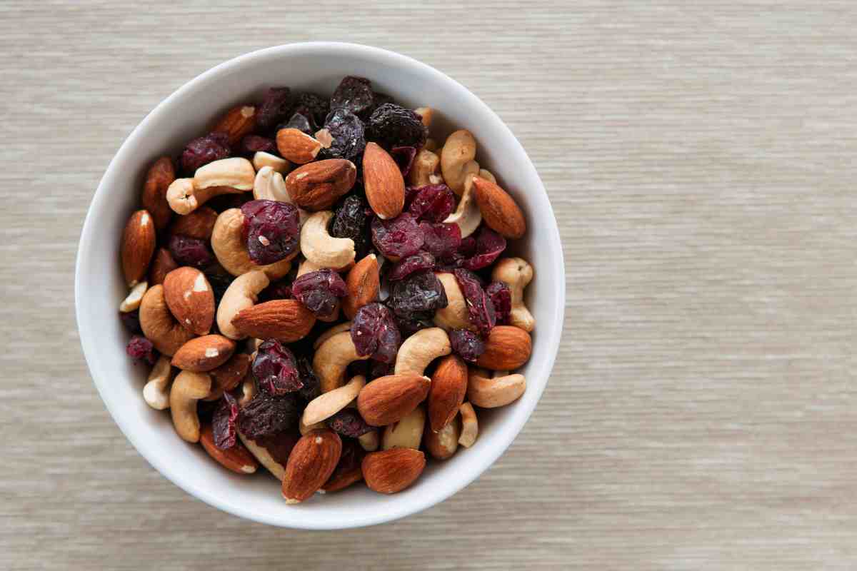 frutta secca in una ciotola