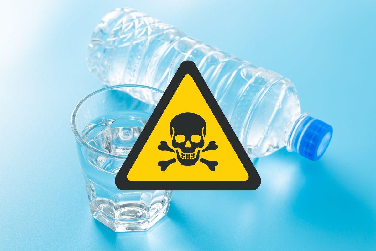 acqua in bottiglia e in bicchiere e pericolo di morte