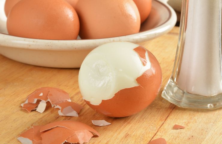 uovo sodo sbucciato