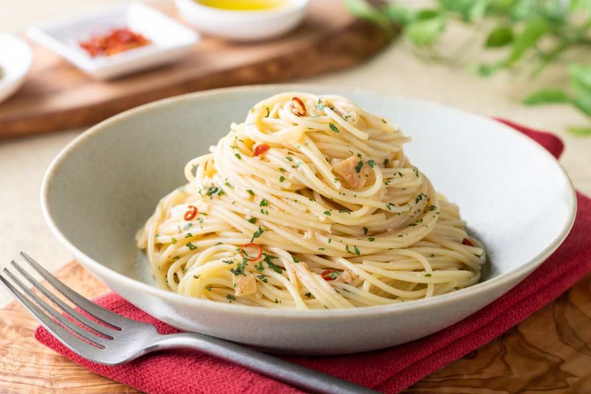 piatto di spaghetti aglio e olio